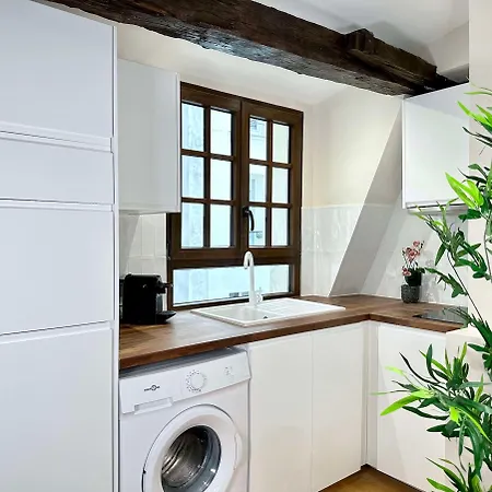 Le Marais Apartment Paris
